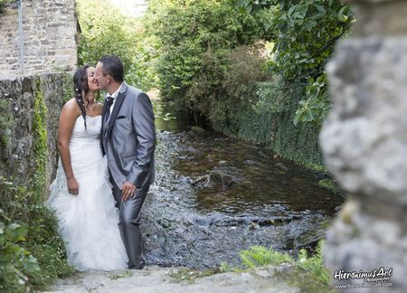 Couple au bord de la riviere